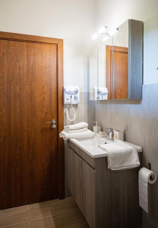 Este Luxury Apartments Kриопиги Екстериор снимка