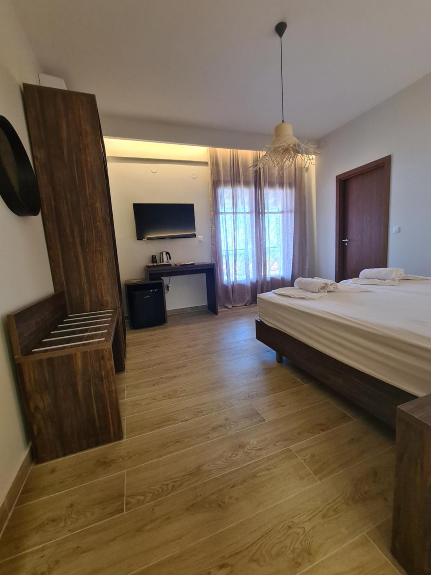 Este Luxury Apartments Kриопиги Екстериор снимка