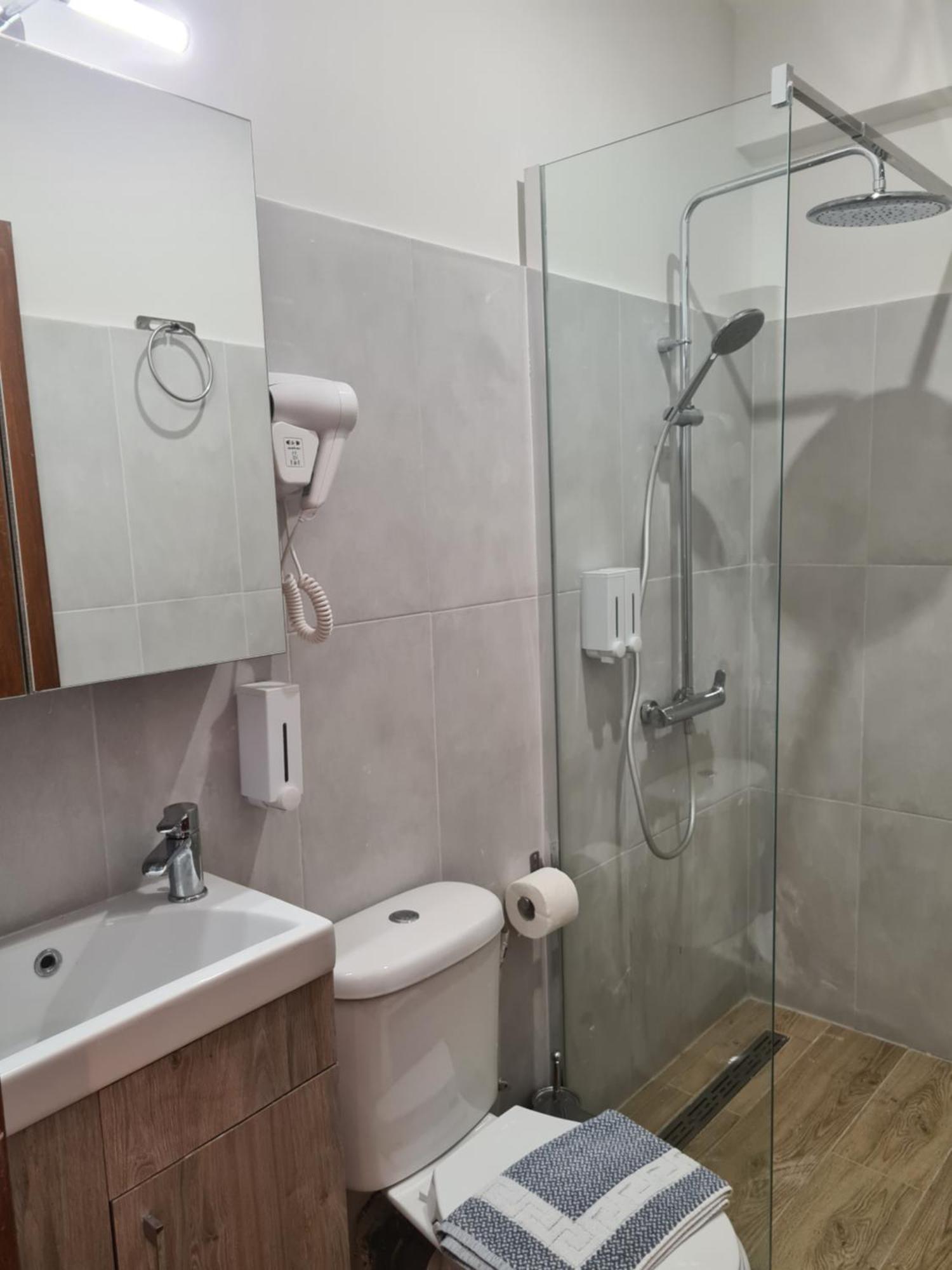 Este Luxury Apartments Kриопиги Екстериор снимка